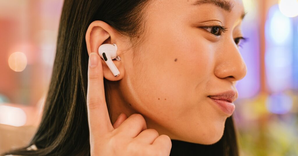 how to use airpods listen